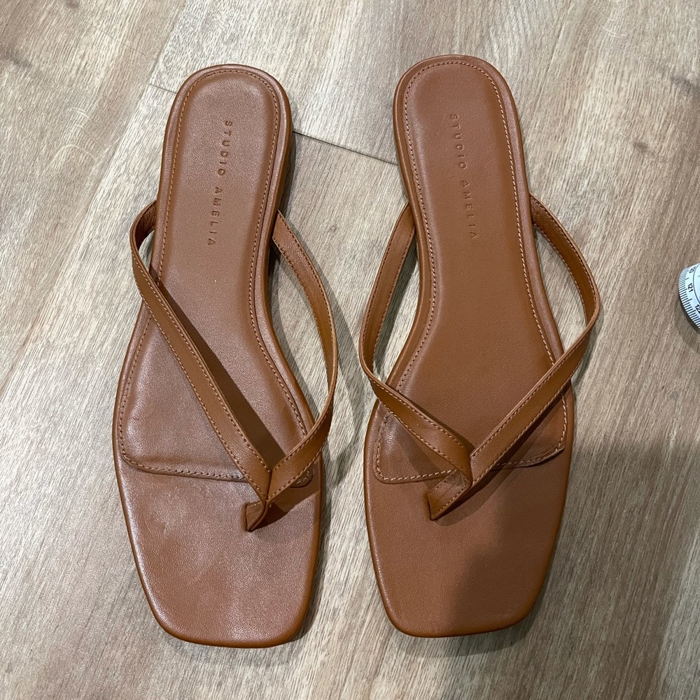 Studio Amelia Toe Sandals Brown